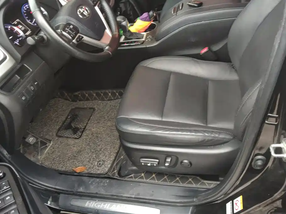 TOYOTA HIGHLANDER