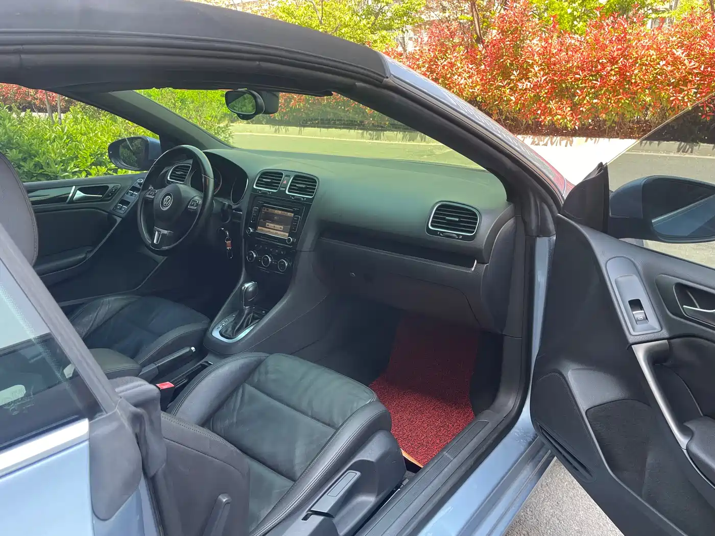 Volkswagen Golf (Import) 2012 1.4TSI Luxury Convertible Edition фото 8
