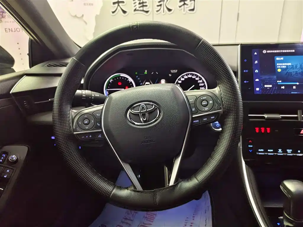 Toyota Avalon 2023 Hybrid 2.5L Luxury Edition фото 13