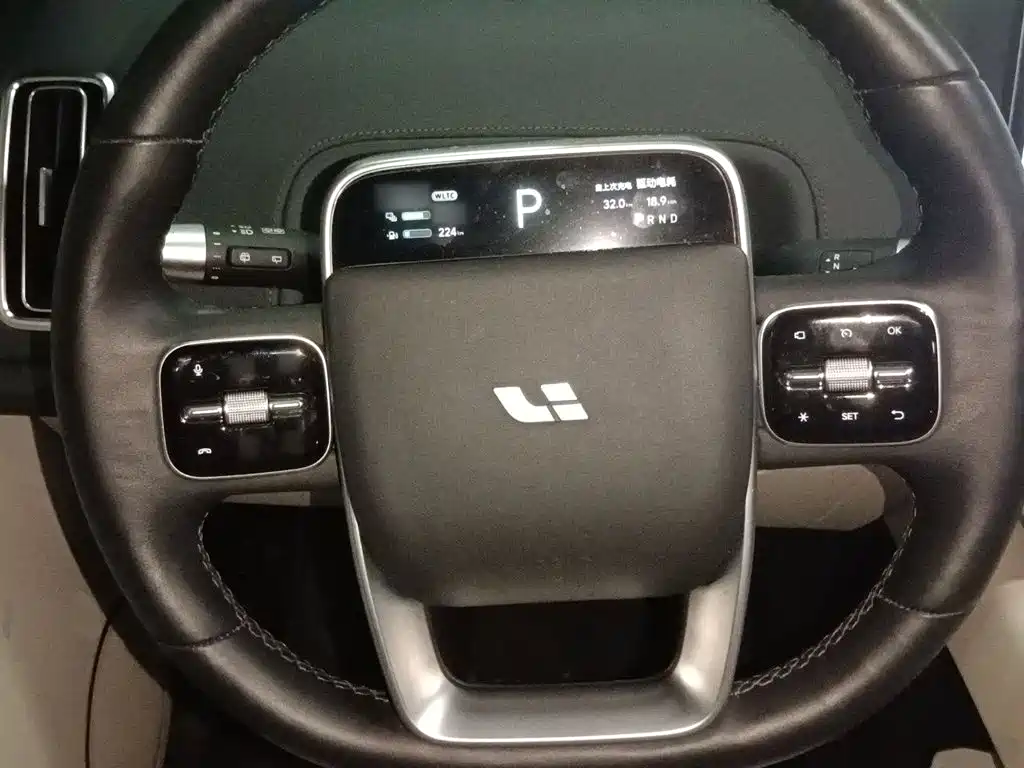 Photo 3 - Li Auto L8
