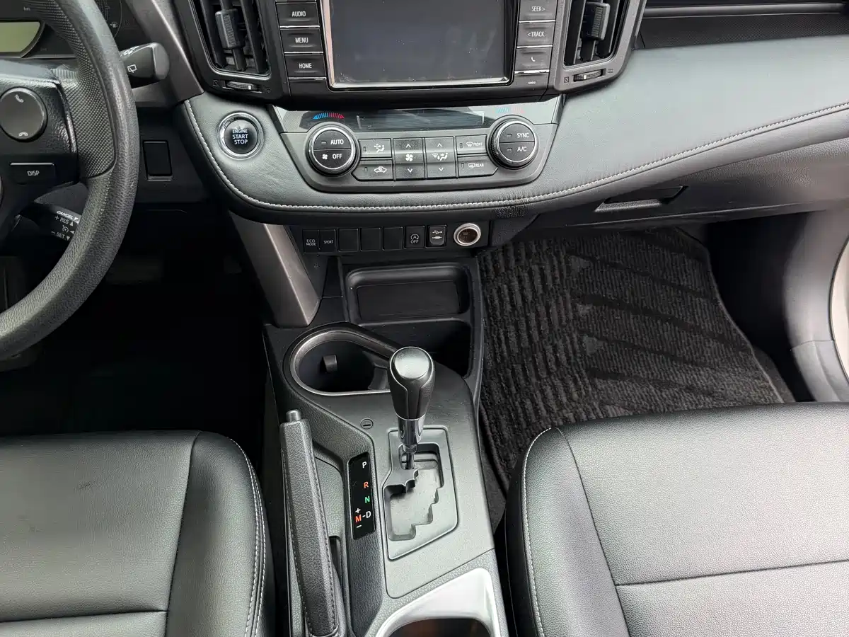 Toyota RAV4 Rongfang 2018 2.0L CVT 2WD Trend X Edition фото 25