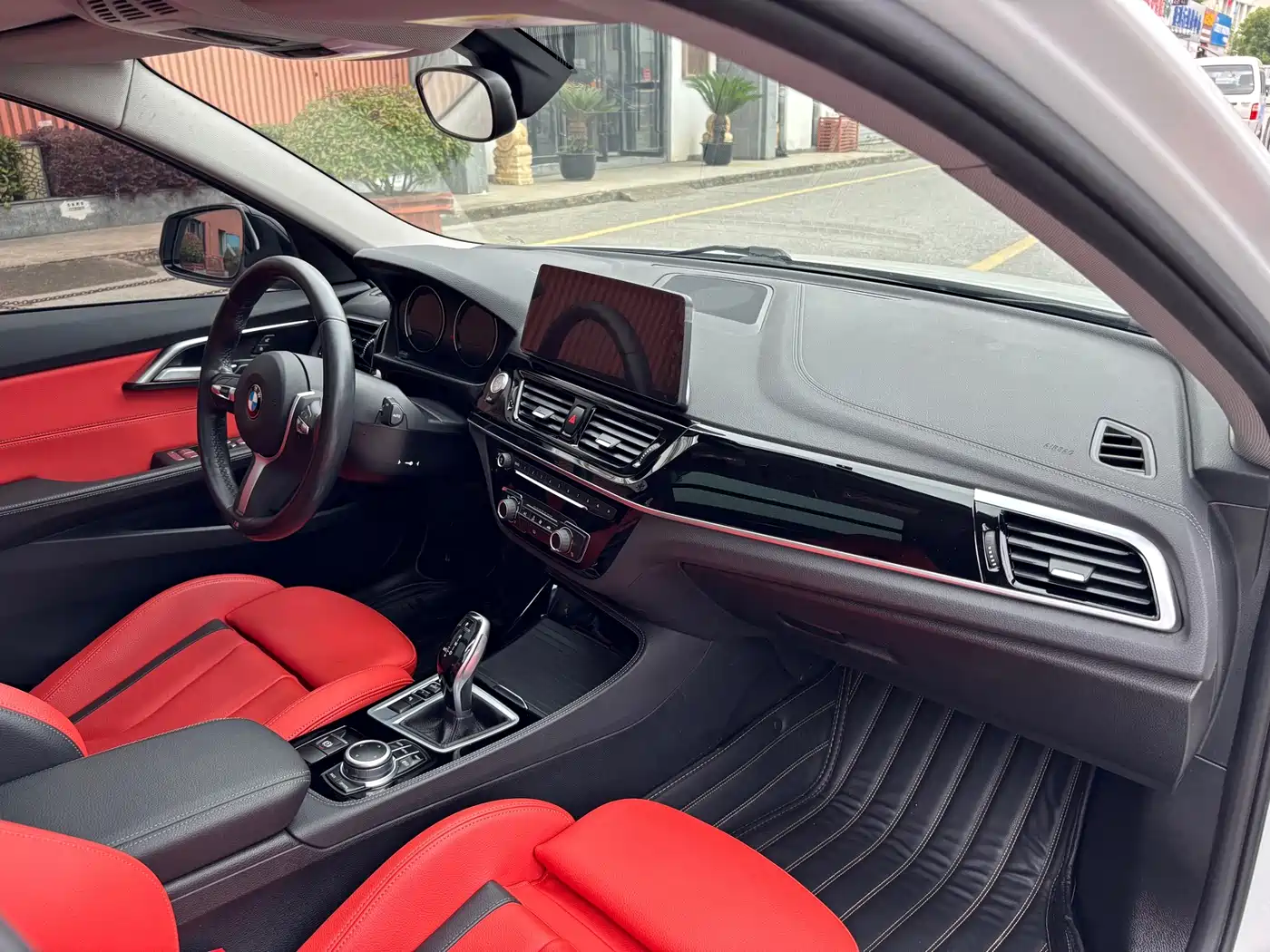 BMW 1 Series 2021 125i M Sport Black Night Edition фото 19