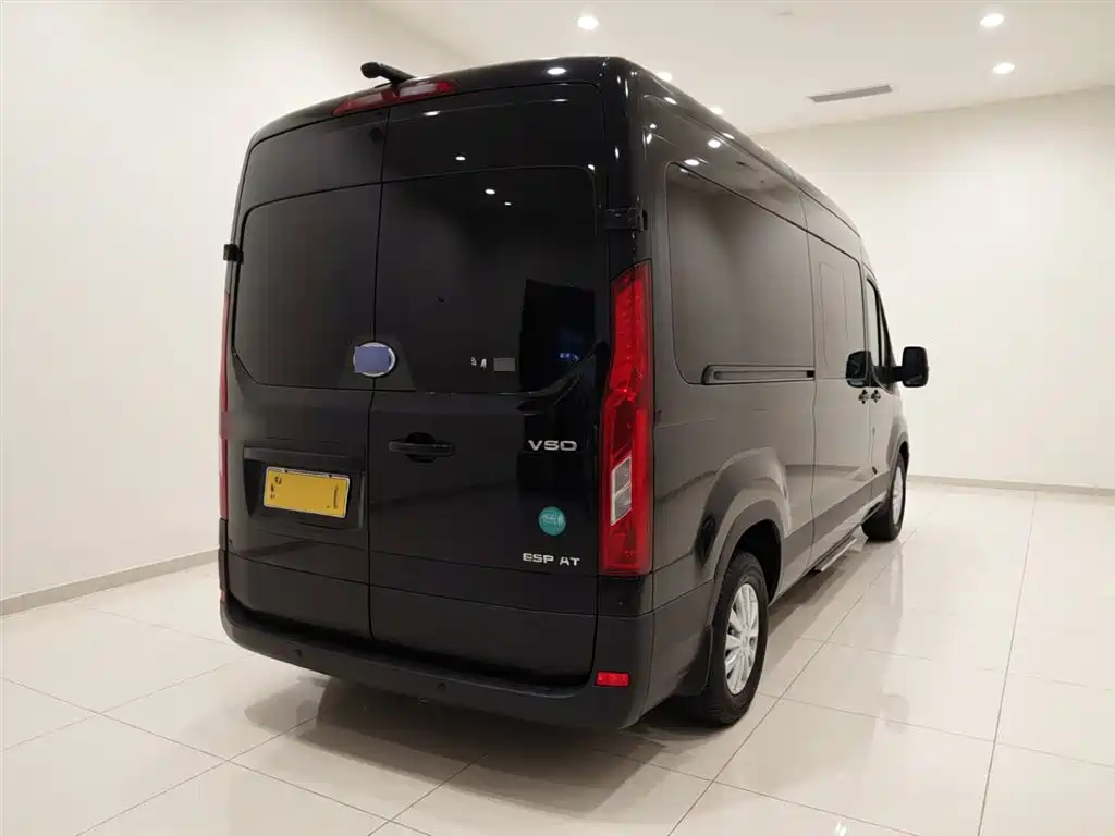 SAIC Maxus Xintu V90 2022 2.0T Automatic Zhiyun King RWD Extended Wheelbase High Roof Single Rear Tire 6/7-Seater фото 7