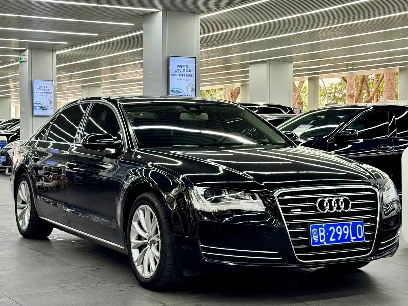 Audi A8 2011 A8L 3.0 TFSI quattro Luxury (245kW) фото 3