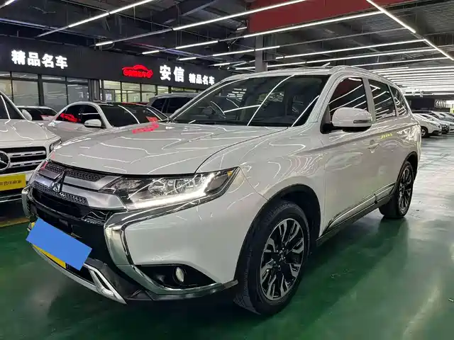 Mitsubishi Outlander 2019 2.0L 2WD Enjoy 7-Seater China VI