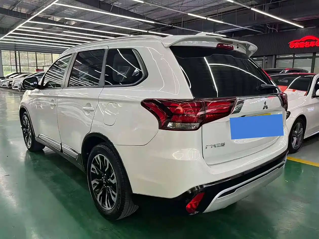 Mitsubishi Outlander 2019 2.0L 2WD Enjoy 7-Seater China VI фото 4