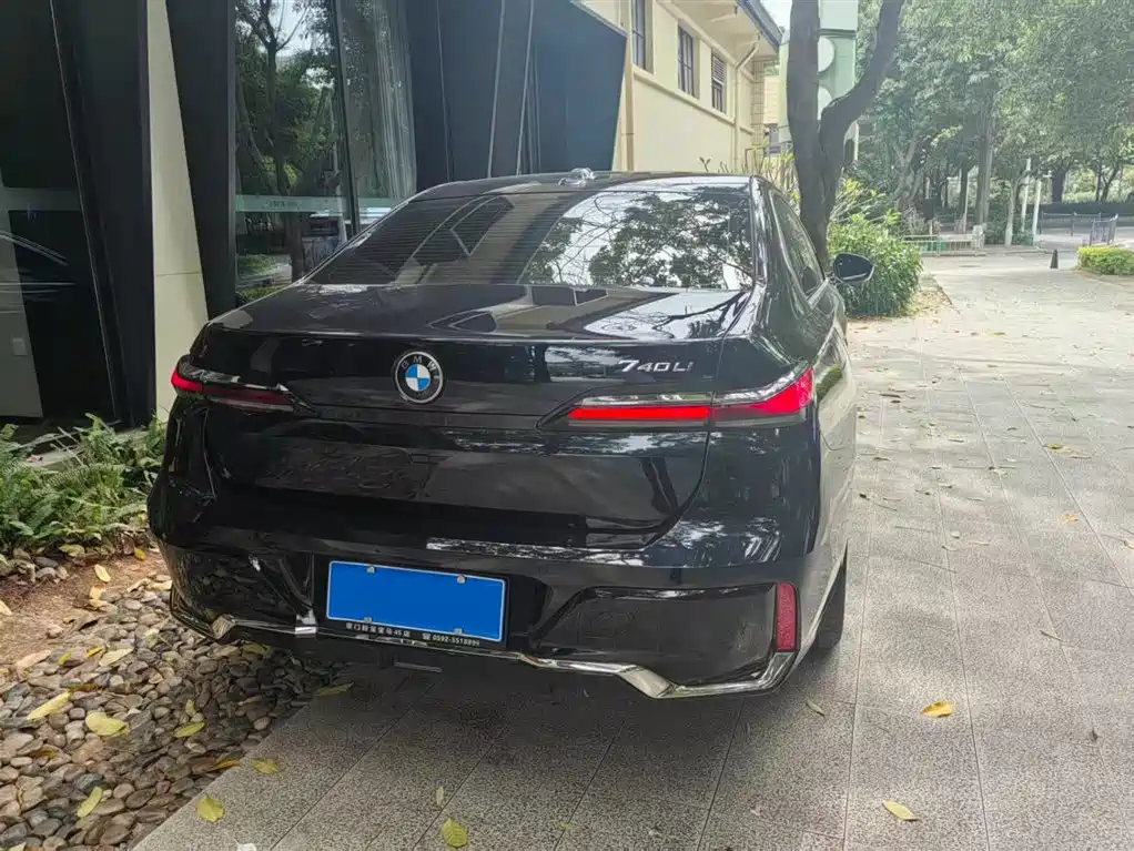 BMW 7 Series 2023 740Li Exclusive M Sport Package фото 2