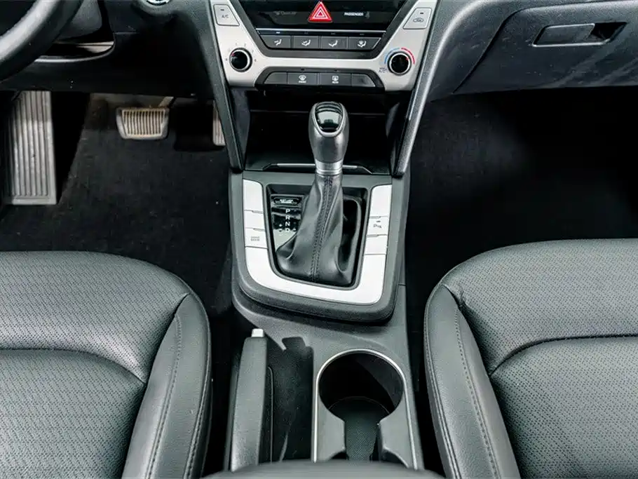 Hyundai Elantra 2016 1.6L Auto Smart·Luxury Edition фото 12