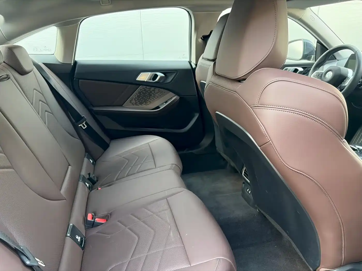 BMW 2 Series 2025 225L M Sport Package фото 10