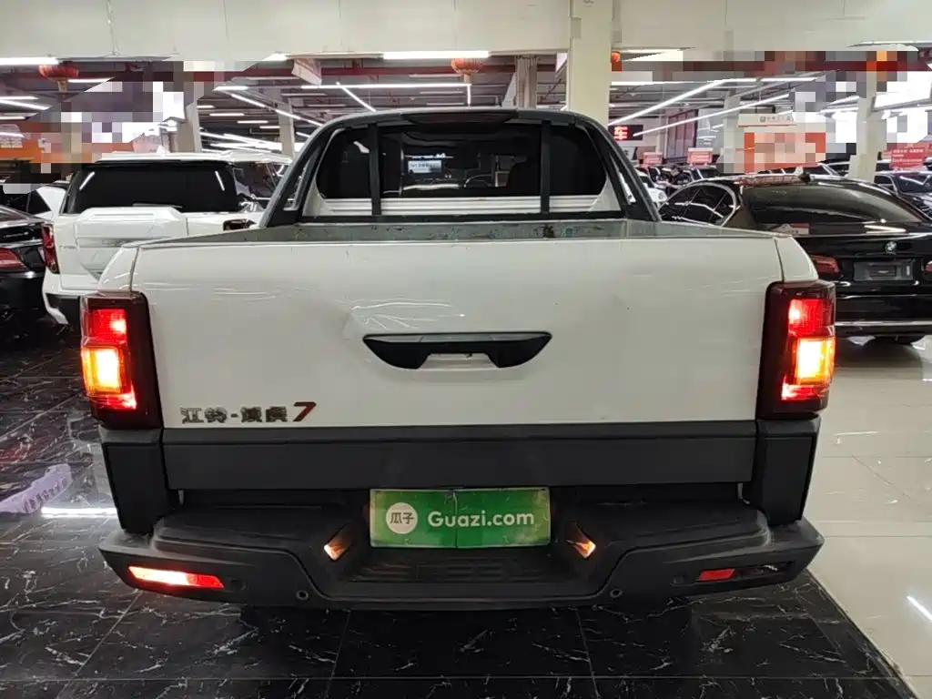 Jiangling Yuhu 7 2022 2022 2.0T Automatic Diesel 2WD Comfort Standard Wheelbase