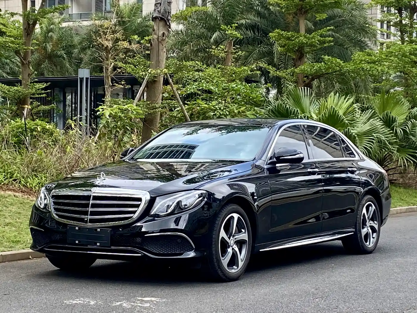 Mercedes-Benz E-Class 2016 E 300 L Sport Fashion Type фото 10