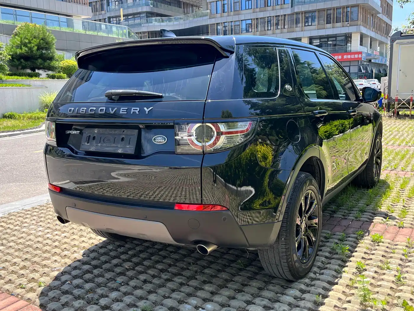 Land Rover Discovery Sport 2018 240PS SE Edition фото 4