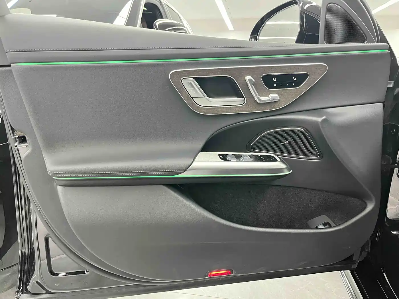 Mercedes-Benz E-Class 2024 E 300 L Fashion фото 23