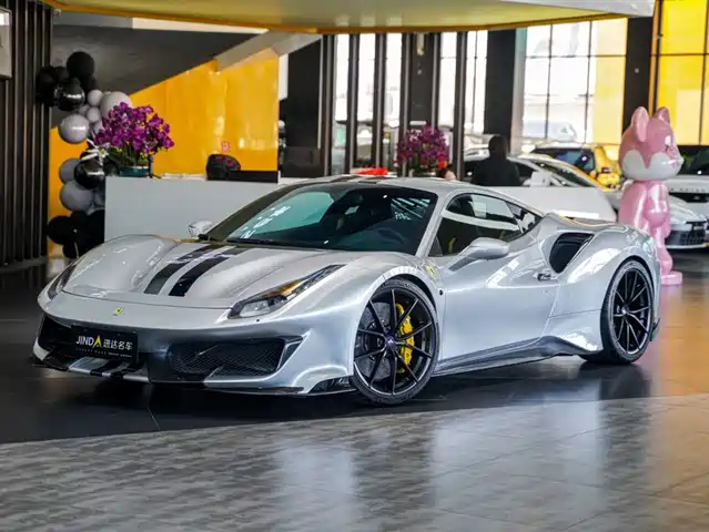 FERRARI 488