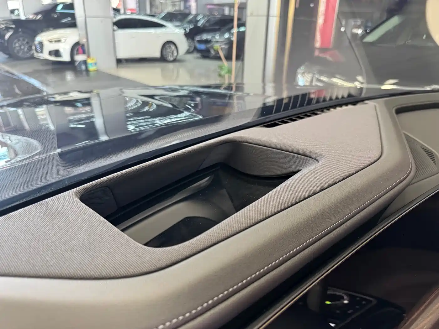 BMW 7 Series 2023 Model 740Li Leading M Sport Package фото 8