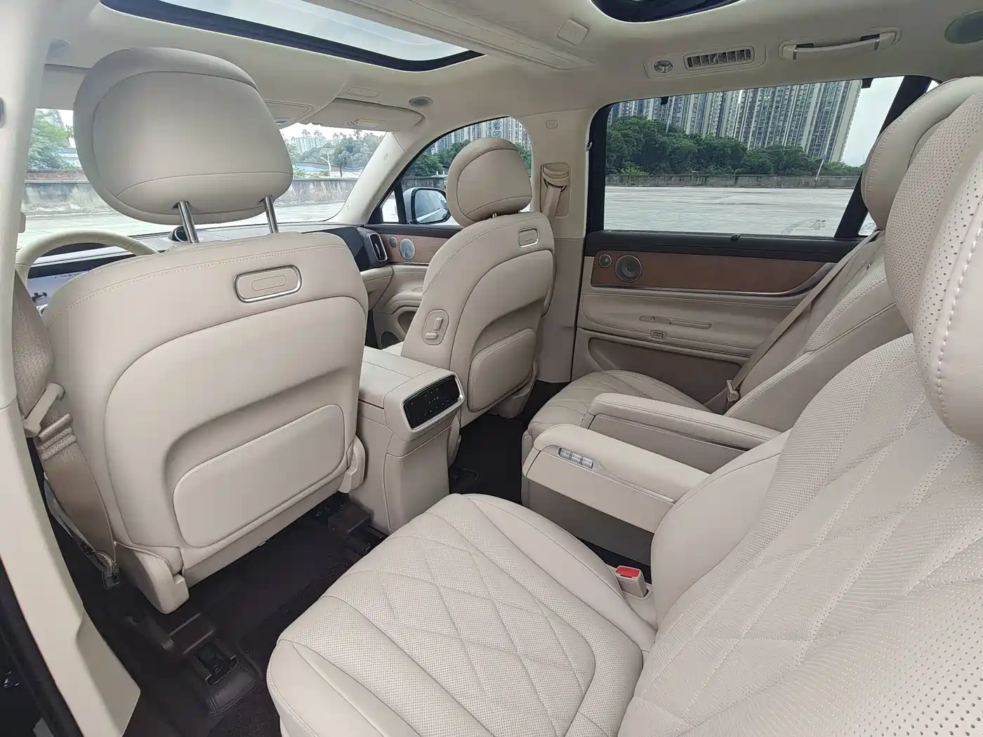 AITO Wenjie AITO M9 2024 Extended Range Ultra 42kWh 6-Seater фото 13