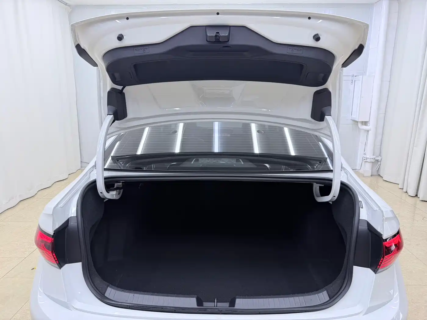 Volkswagen Sagitar 2023 280TSI DSG Surpass Plus Edition фото 20