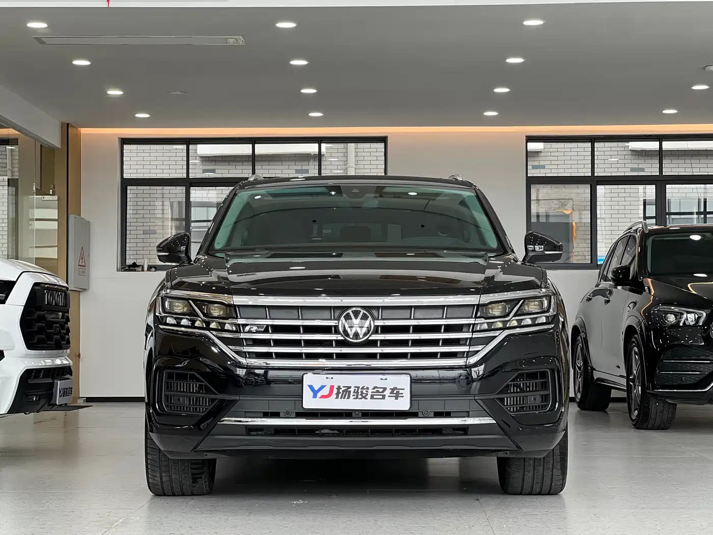 Volkswagen Touareg 2021 3.0TSI R-Line Classic Sport Package фото 2