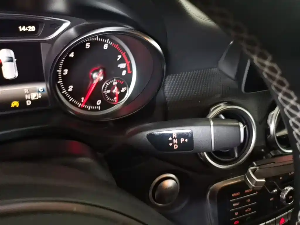 Mercedes-Benz GLA 2017 GLA 200 Dynamic фото 14