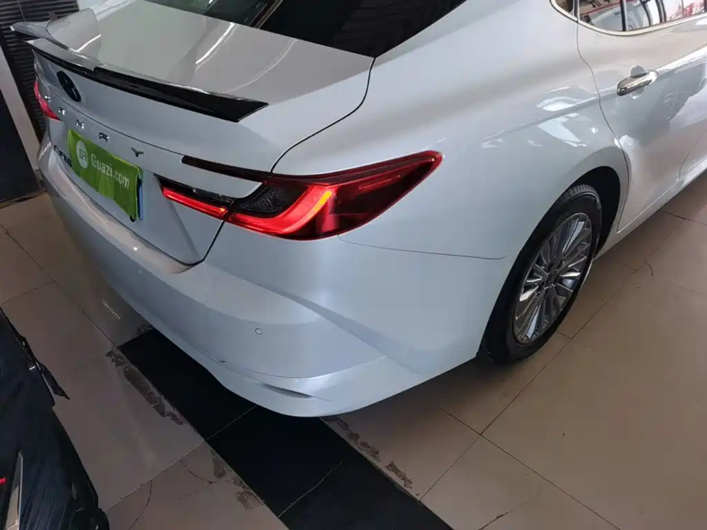 Photo 8 - Toyota Camry