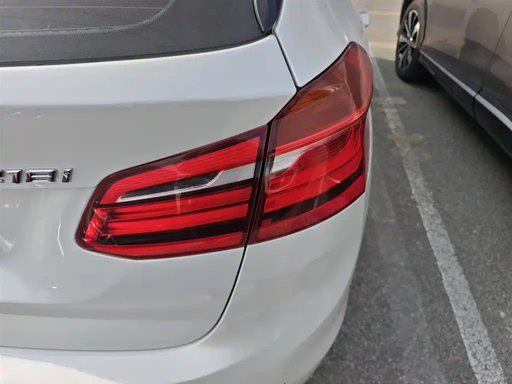 BMW 2 Series Touring 2018 218i M Sport Package фото 8