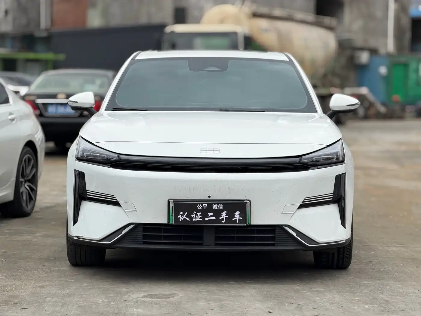 Geely Galaxy Galaxy L6 2025 EM-i 140km Explorer+ Edition фото 2