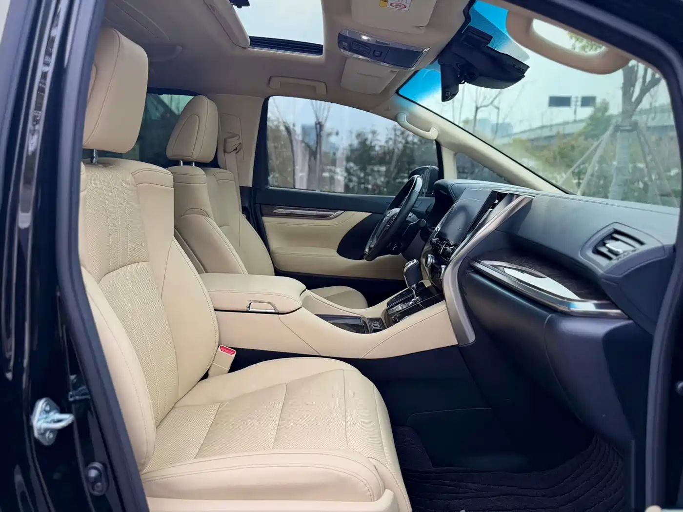 Toyota Alphard 2021 Hybrid 2.5L Premium фото 16