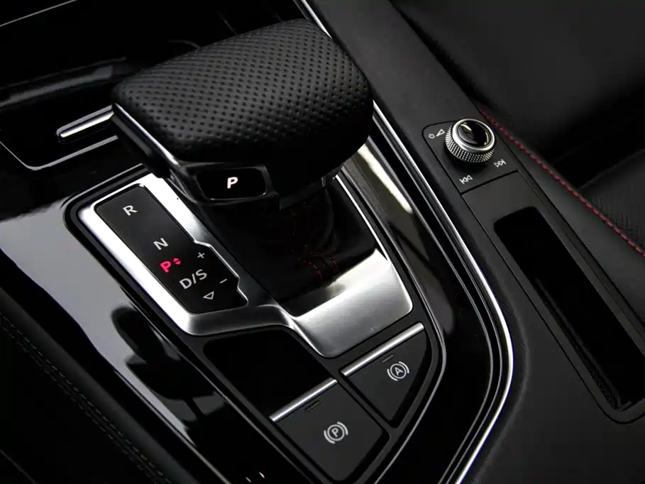 Audi A4L 2025 2 Million Celebration Edition 40 TFSI Luxury Dynamic фото 7