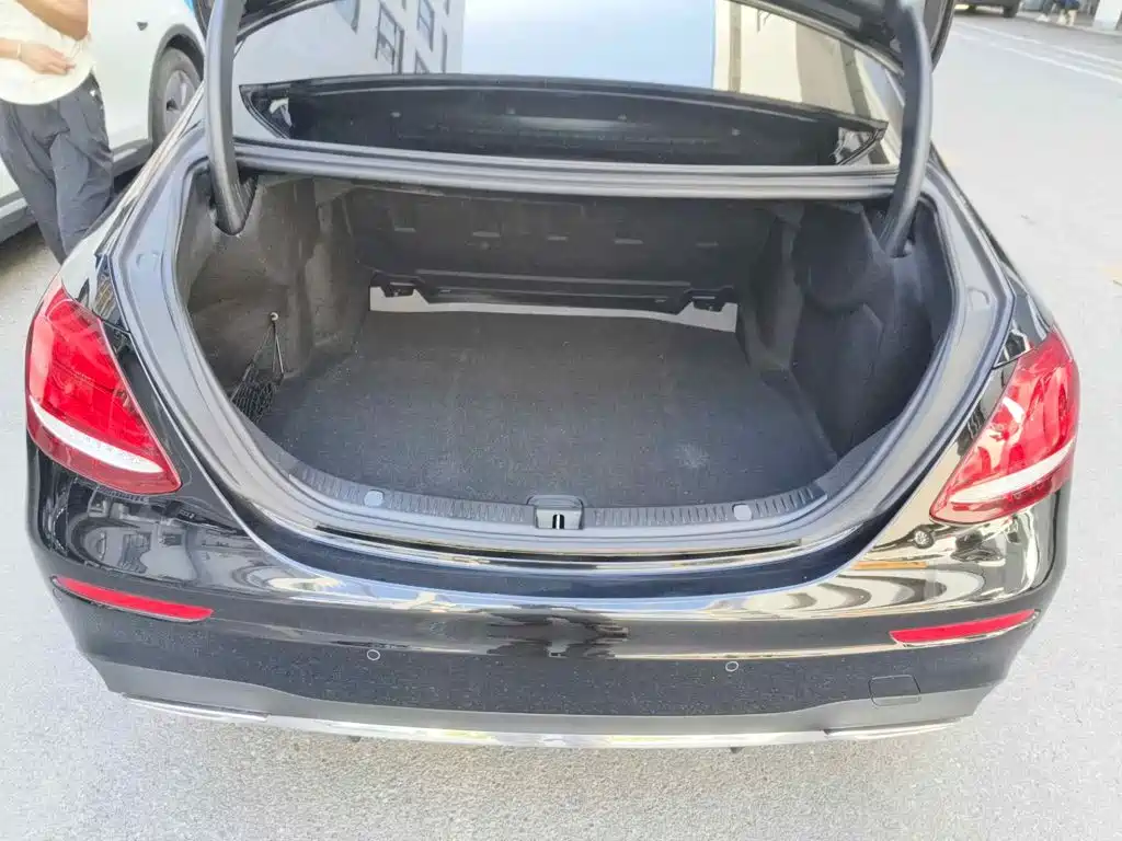 Mercedes-Benz E-Class, миниатюра 13