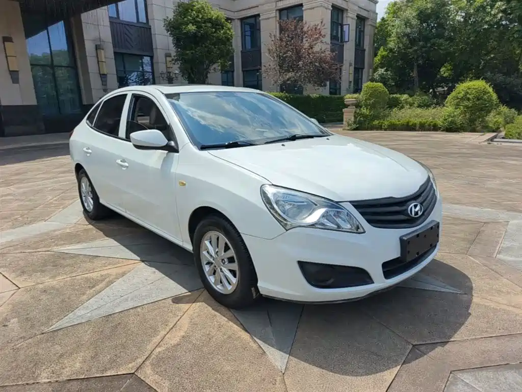 Hyundai Elantra 2016 1.6L Manual Family Joy Sunroof Edition фото 4