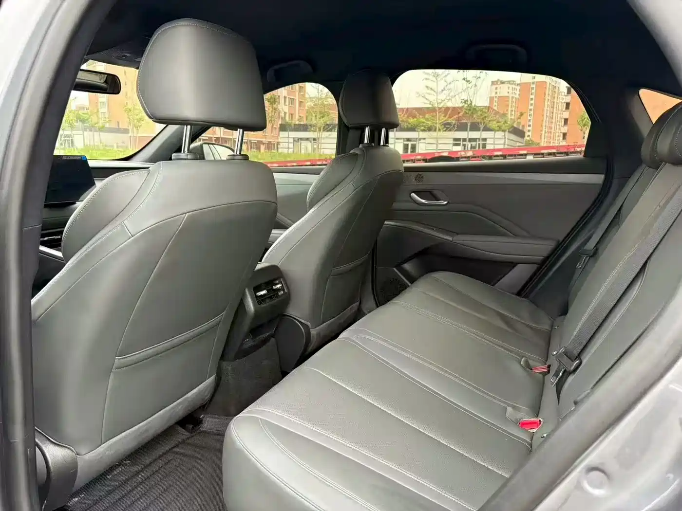 BYD Qin PLUS 2025 DM-i Smart Drive 55KM Leader фото 6