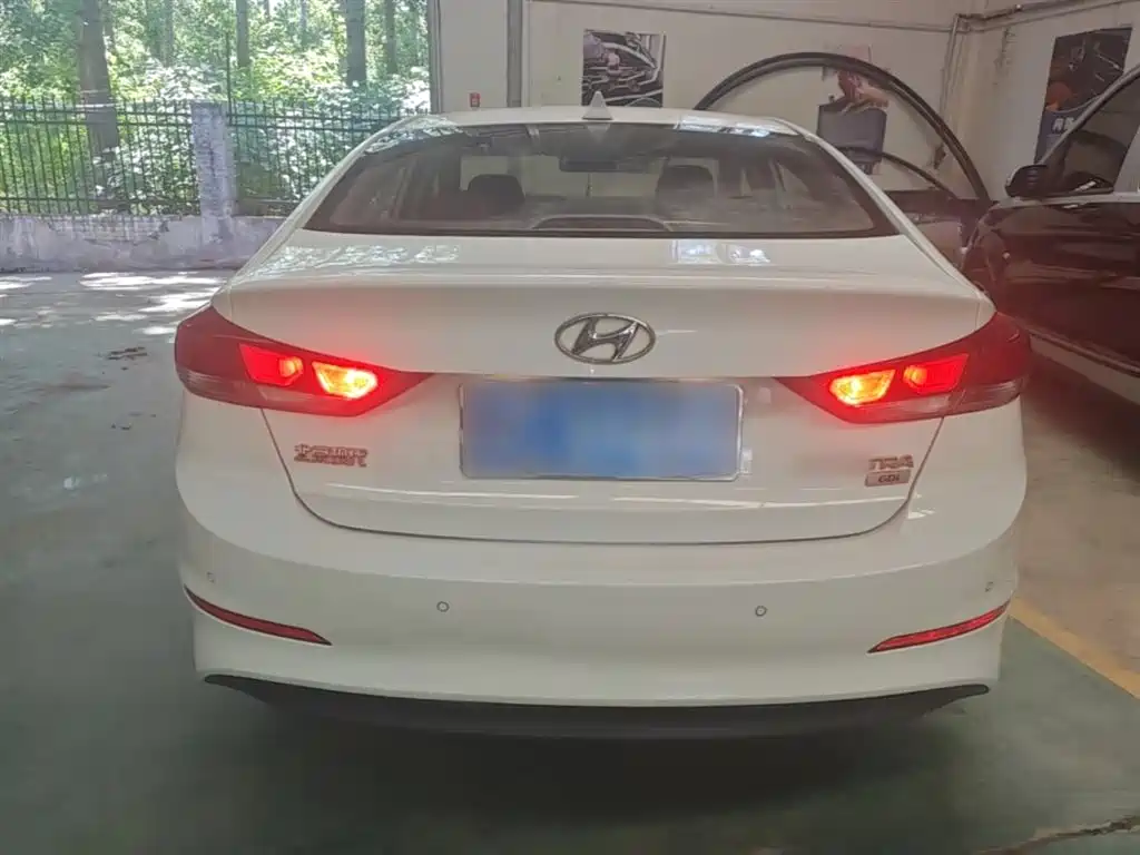 Hyundai Elantra 2016 Model 1.6L Automatic Smart Elite фото 6