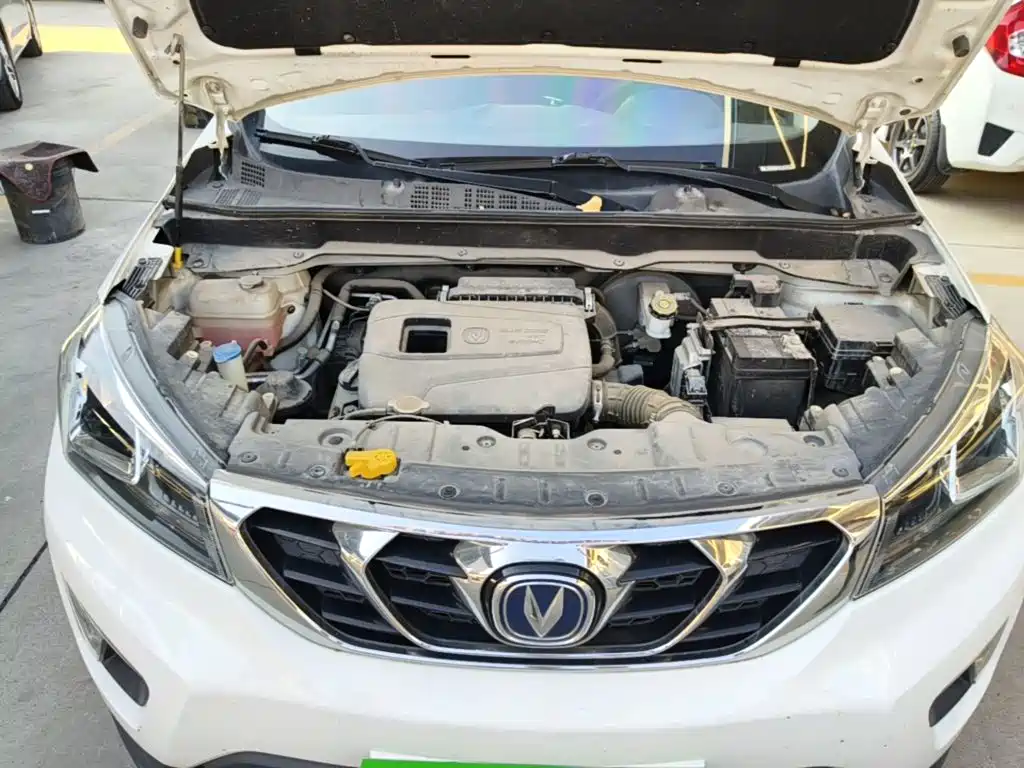 Фото 20 - Changan CS15