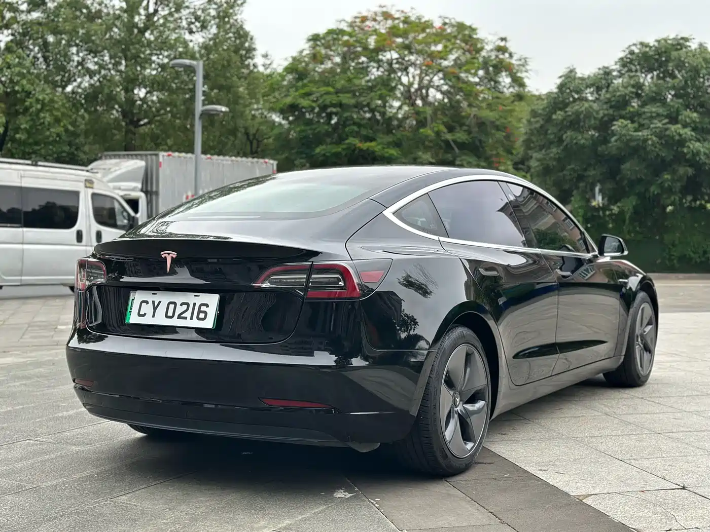 TESLA MODEL 3