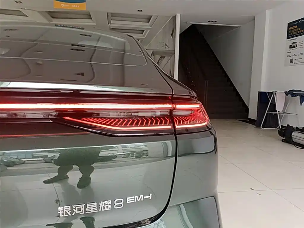 Geely Galaxy Galaxy Xingyao 8 2025 130km EM-i Premium Edition фото 8
