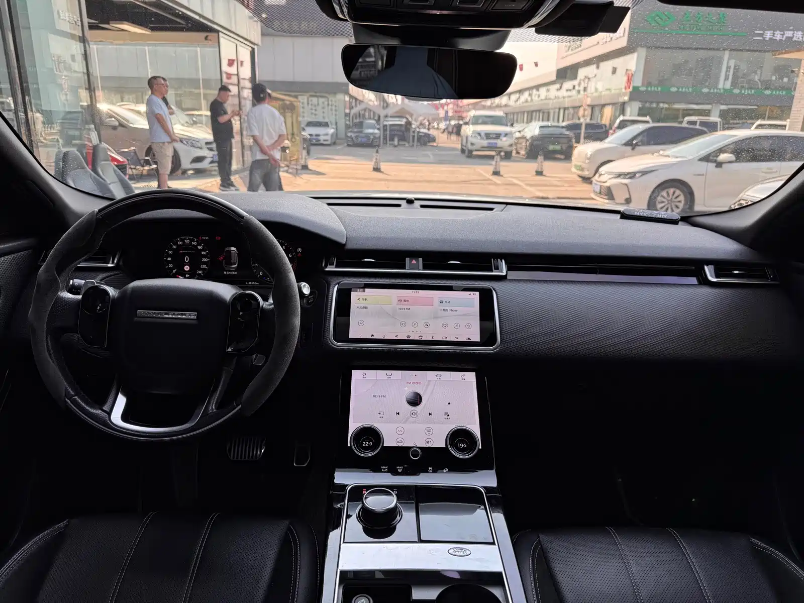 Фото 9 - Land Rover Range Rover Velar