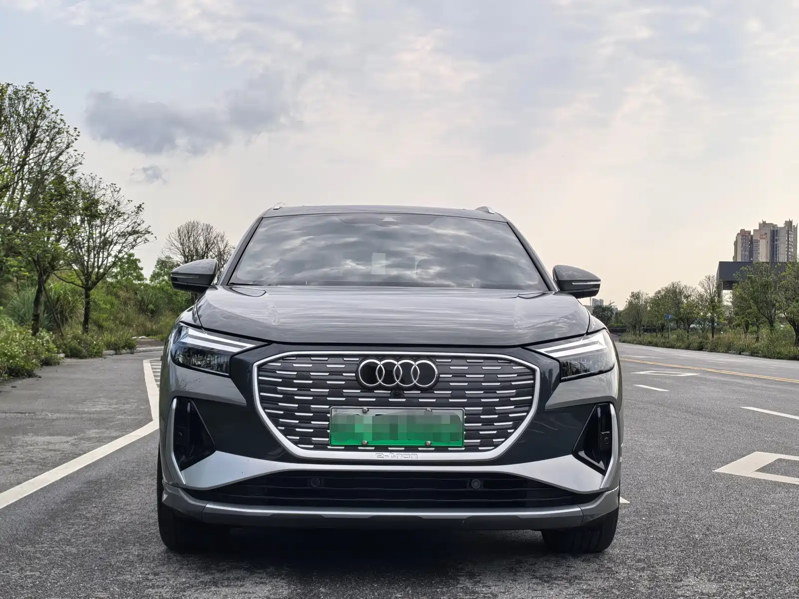 Photo 2 - Audi Q4 e-tron