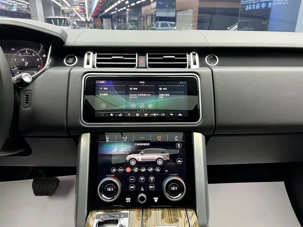 Land Rover Range Rover 2020 3.0 L6 Heritage Extended Edition фото 21