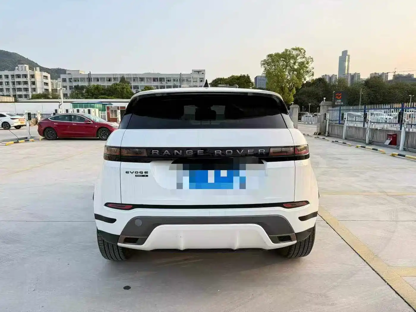 Photo 9 - Land Rover Range Rover Evoque