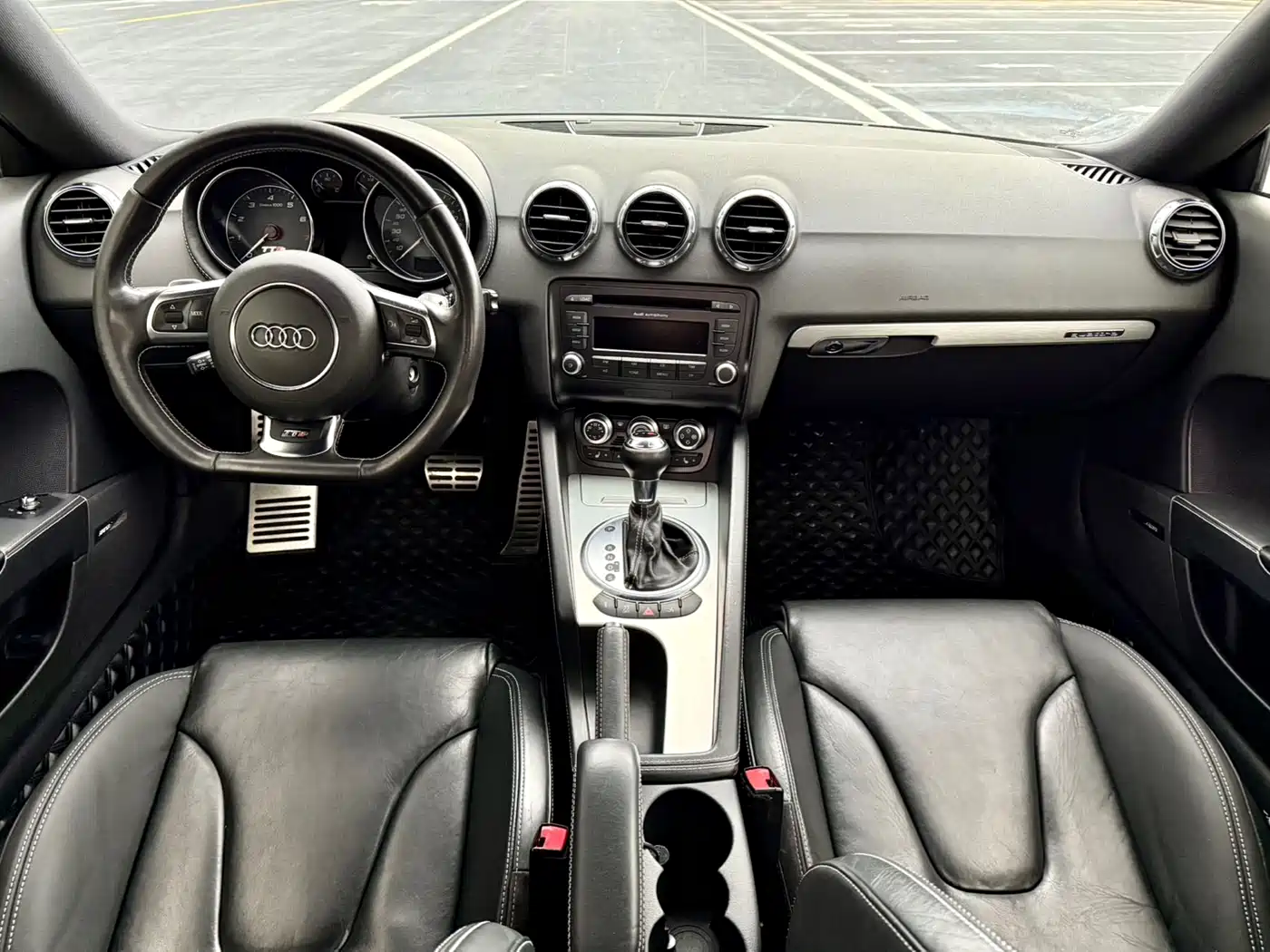 Audi TTS 2011 Model TTS Coupe 2.0TFSI quattro фото 14