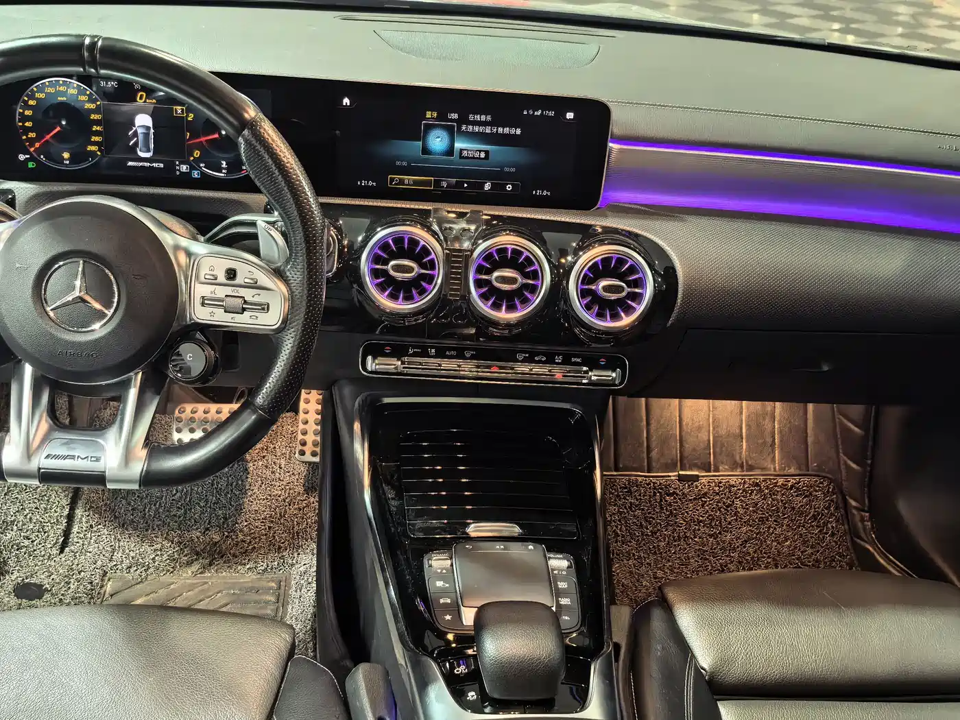 Фото 9 - Mercedes-Benz A-Class AMG