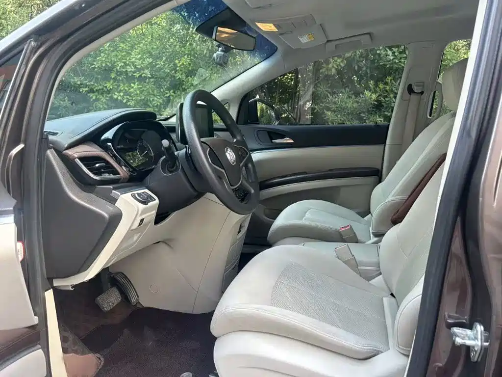 Фото 16 - Buick GL8