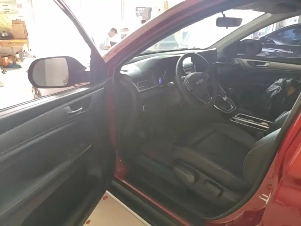 Photo 16 - Haval M6