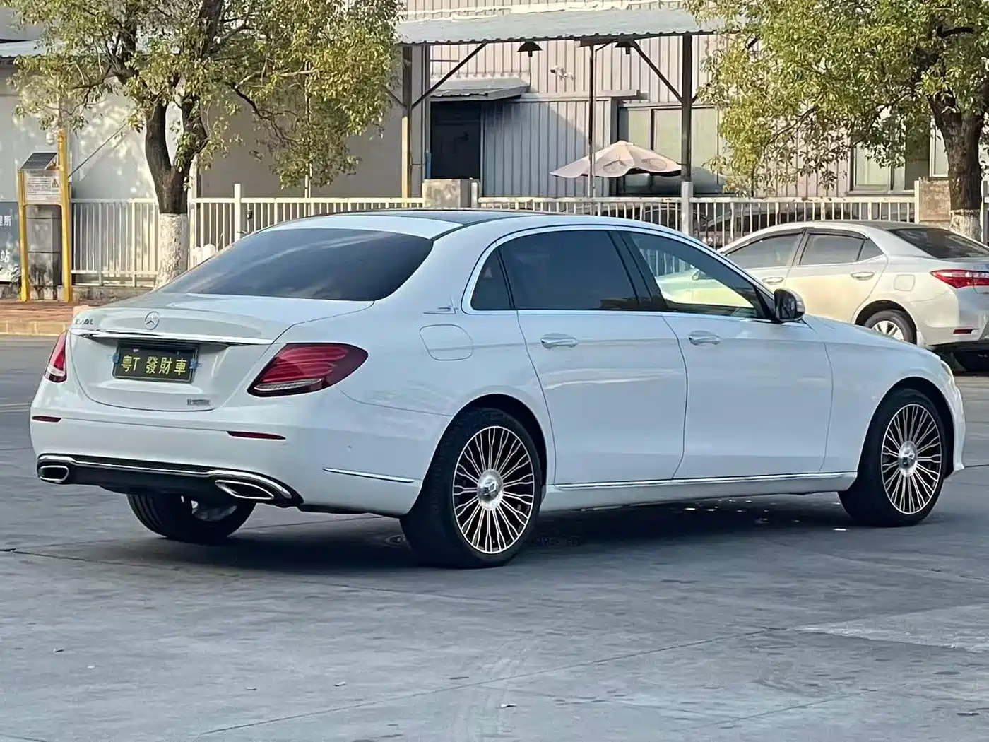 Mercedes-Benz E-Class 2017 E 300 L Luxury фото 8