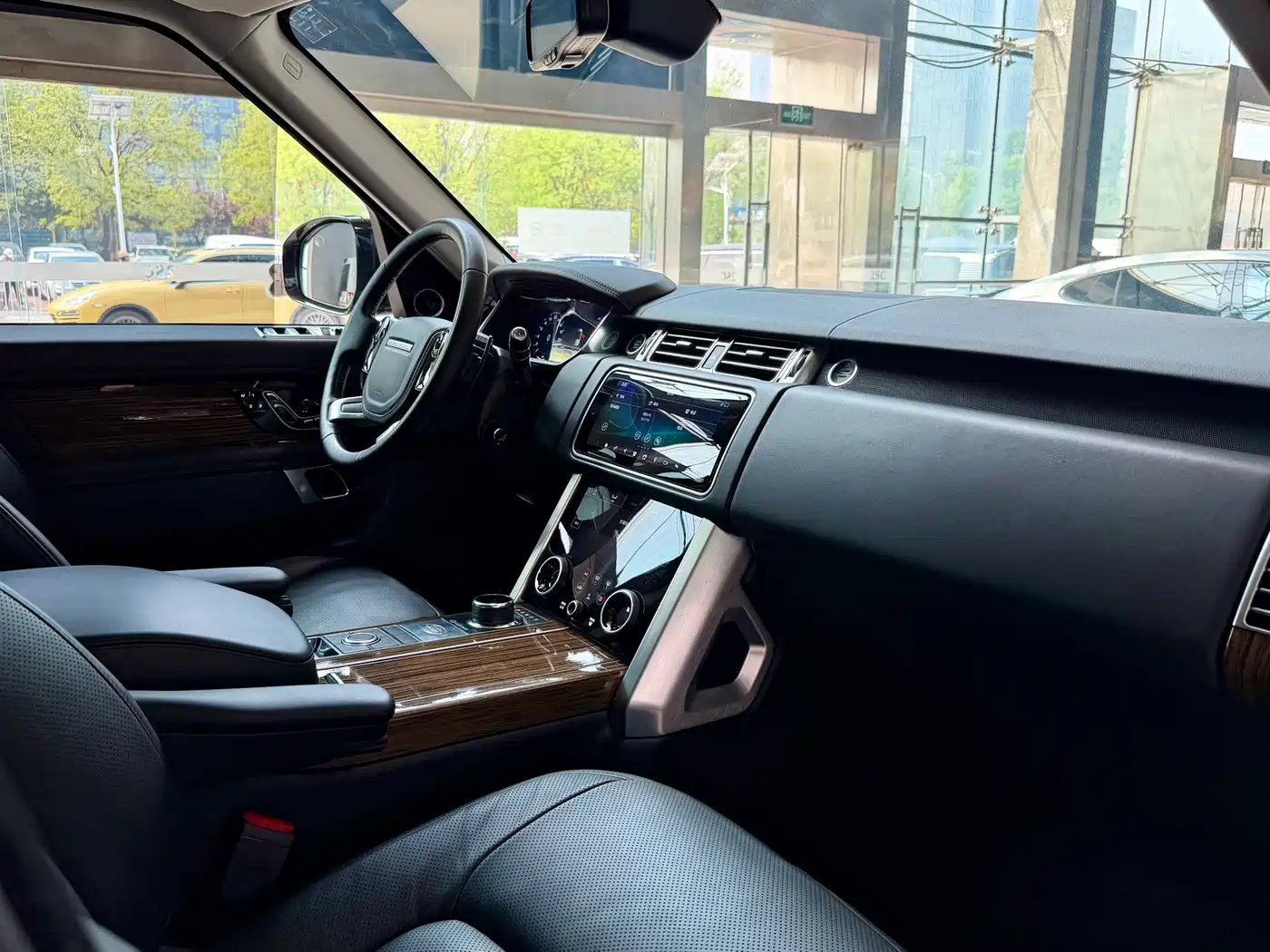 Land Rover Range Rover 2019 3.0 SC V6 Heritage Extended Edition фото 18