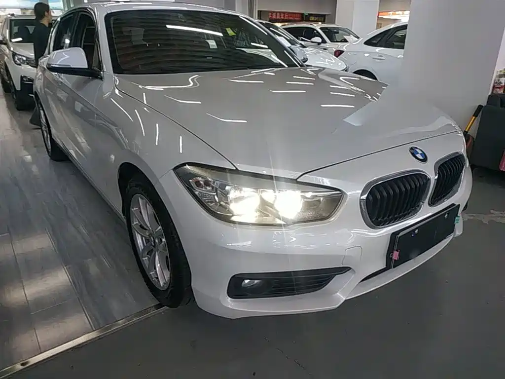 BMW 1 Series (Import) 2016 118i Leading фото 4