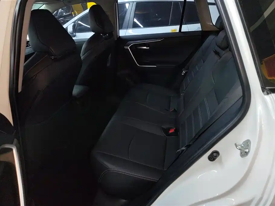 Toyota Wildlander 2023 2.0L CVT FWD Luxury PLUS фото 11