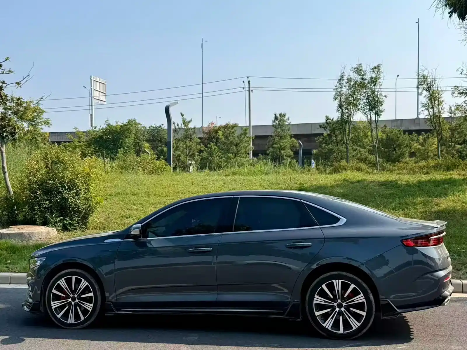 Фото 3 - Geely Preface