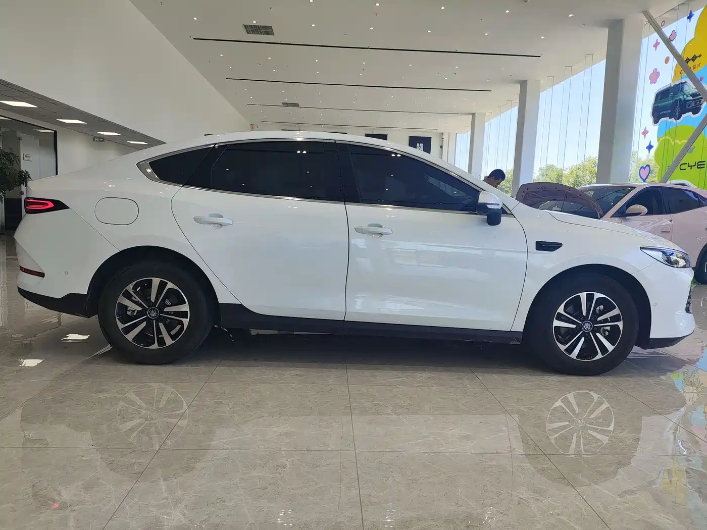 BYD Qin PLUS 2025 DM-i Smart Drive Edition 120KM Surpassing Type фото 4