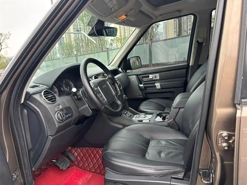 Land Rover Discovery 2013 3.0 SDV6 HSE Diesel фото 6